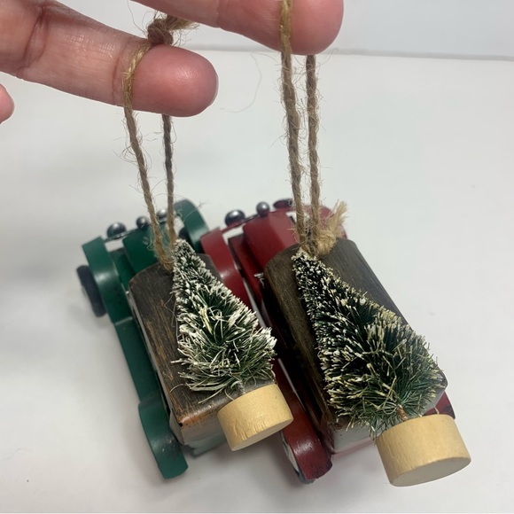 Set of old fashioned style cars ornaments. Red and green. - Picture 10 of 11